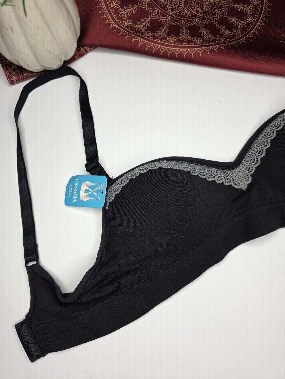 Barely There Wirefree Bra Black Size XS NWT - Picture 10 of 11